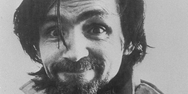 Photo dated 1978 of convicted mass murderer Charles Manson. Released from prison in 1967, he set up a commune based on free love and devotion to himself. Members of his cult conducted a series of murders in California in 1969, including that of actress Sharon Tate. He and his accomplices were sentenced to death, but were spared the death penalty due to a Supreme Court ruling against capital punishment.Photo datée de 1978 du tueur en série Charles Manson. Relâché de prison en 1967, il fonda une communauté basé sur l'amour libre et la dévotion à lui. Les membres de son culte commirent plusieurs meurtres en 1969 en Californie dont celui notamment de l'actrice Sharon Tate, compagne du réalisateur Roman Polanski. Ils furent condamnés à mort mais leur peine commuée en emprisonnement. (Photo credit should read STF/AFP/Getty Images)