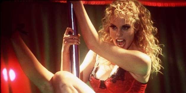 8/25/95 ELIZABETH BERKLEY STARS AS A DANCER IN VEGAS IN 'SHOWGIRLS'