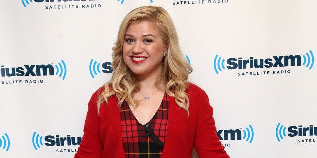 NEW YORK, NY - OCTOBER 08: Singer Kelly Clarkson visits the SiriusXM Studios on October 8, 2013 in New York City. (Photo by