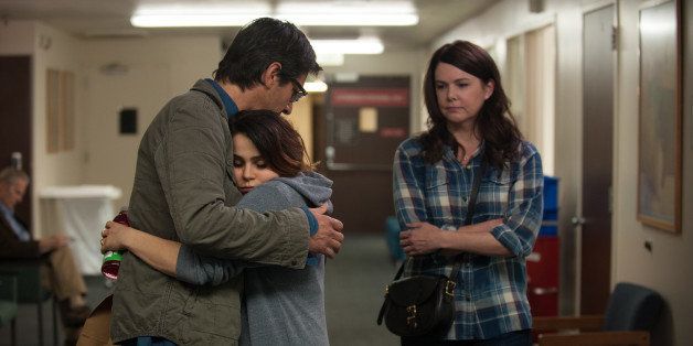 PARENTHOOD -- 'The Pontiac' Episode 522 -- Pictured: (l-r) Ray Romano as Hank Rizzoli, Mae Whitman as Amber Holt, Lauren Graham as Sarah Braverman -- (Photo by: Colleen Hayes/NBC/NBCU Photo Bank via Getty Images)