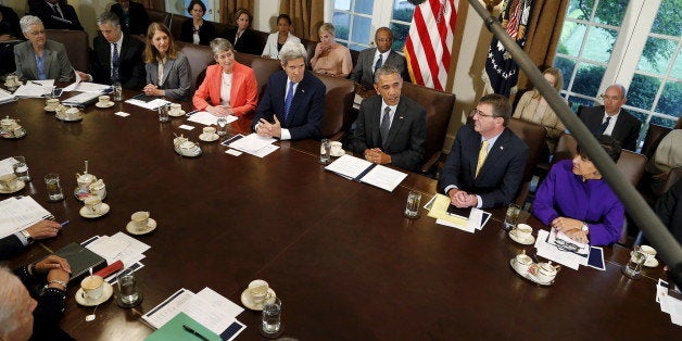 U.S. President Barack Obama (C) holds a cabinet meeting at the White House in Washington May 21, 2015. Also pictured are Environmental Protection Agency Administrator Gina McCarthy (L-R), Education Secretary Arnie Duncan, Health and Human Services Secretary Sylvia Burwell, Interior Secretary Sally Jewell, Secretary of State John Kerry, Defense Secretary Ash Carter and Commerce Secretary Penny Pritzker. REUTERS/Jonathan Ernst