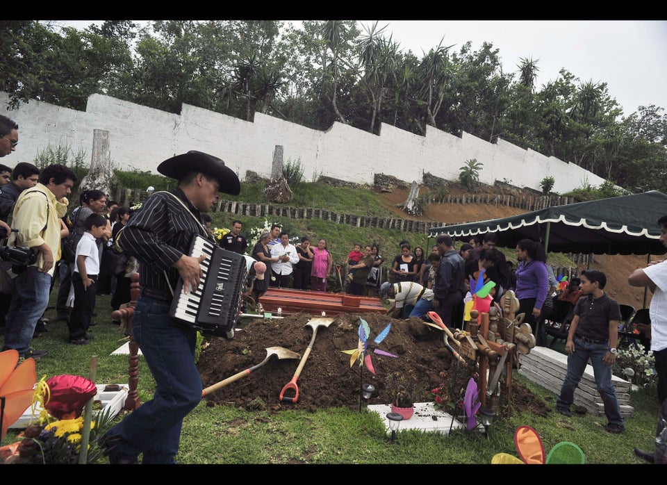 Relatives and friends of Mexican journal