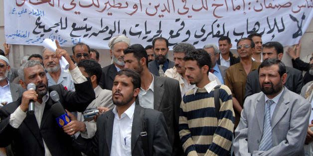 Sanaa, YEMEN: Yemeni journalists demonstrate against media rights violations in front of the ministry of information in Sanaa, 29 May 2007. AFP PHOTO/KHALED FAZAA (Photo credit should read KHALED FAZAA/AFP/Getty Images)