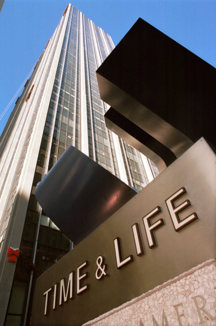 383866 01: The Time & Life Building looms high on the Avenue of the Americas January 3, 2001 in New York City. (Photo by Spencer Platt/Liaison)