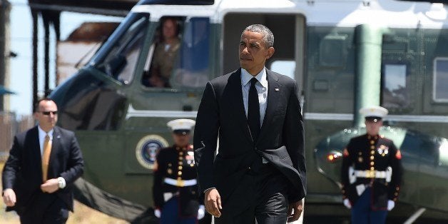 US President Barack Obama arrives at San Francisco International Airport in San Francisco, California, on July 23, 2014, to b