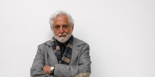 Carl Djerassi, Chemiker und Schriftsteller, posiert am Dienstag, 28. April 2009, in Bremen vor einem Vortrag an der Jacobs University in Bremen. Djerassi entwickelte zusammen mit John Rock und Gregory Pincus die Antibabypille.(AP Photo/Joerg Sarbach) ---Carl Djerassi, chemist and novelist, poses at the Jacobs University in Bremen on Tuesday, April 28, 2009. Djerassi is known his contribution to the development of the first oral contraceptive pill.(AP Photo/Joerg Sarbach)