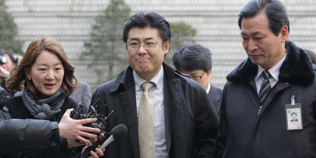 SEOUL, SOUTH KOREA - JANUARY 19: Tatsuya Kato, the former Sankei Shimbun Seoul bureau chief appears at the Seoul Central District Court on January 19, 2015 in Seoul, South Korea. Japanese journalist Tatsuya Kato, the former Seoul bureau chief of the Sankei Shimbun newspaper is accused of defamation for an article he wrote in August about President Park's whereabouts on the day of the Sewol ferry accident in April. (Photo by Chung Sung-Jun/Getty Images)