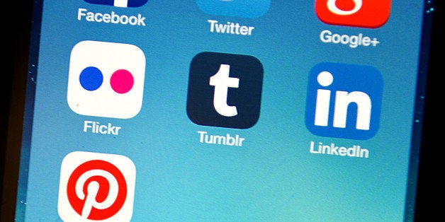 Social media pps are seen on Apple iPhone 5s January 22, 2014 in Washington, DC. AFP PHOTO/Karen BLEIER (Photo credit