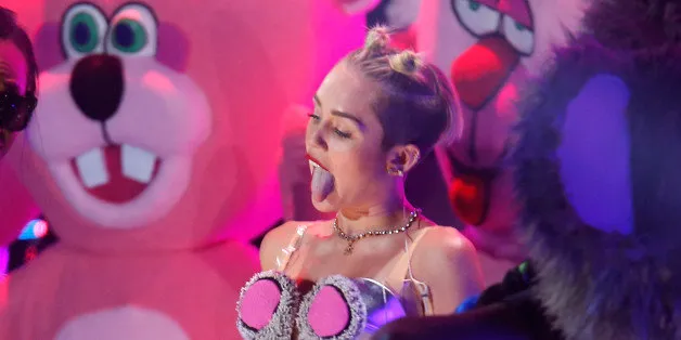 Miley Cyrus Black Cock Porn - In Defense Of Miley Cyrus' VMAs Performance | HuffPost Women