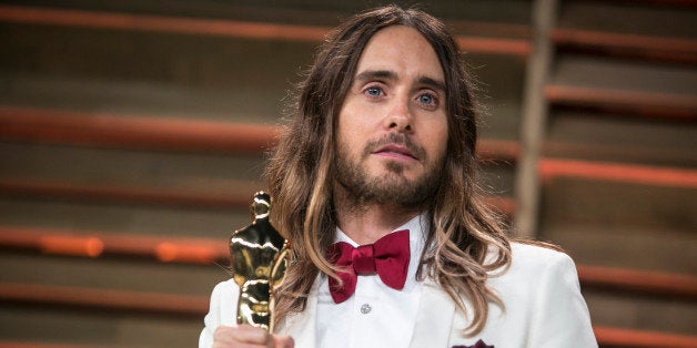 Jared Leto with his Academy Award for best supporting actor in Dallas Buyers Club arrives to the 2014 Vanity Fair Oscar Party on March 2, 2014 in West Hollywood, California. AFP PHOTO/ADRIAN SANCHEZ-GONZALEZ (Photo credit should read ADRIAN SANCHEZ-GONZALEZ/AFP/Getty Images)