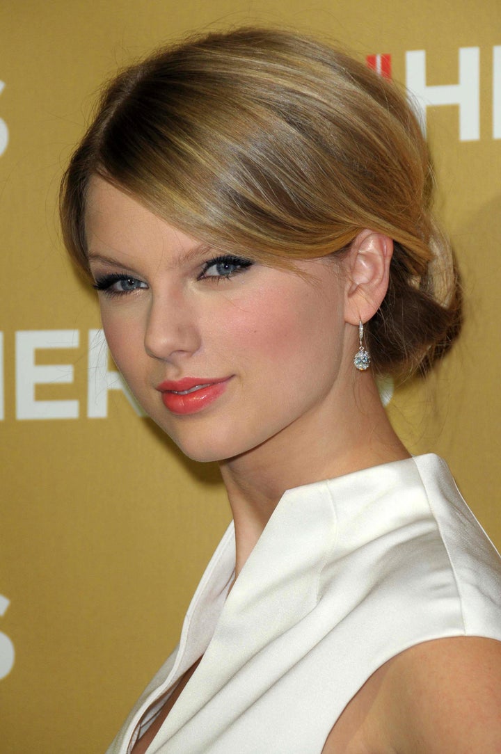 taylor swift at cnn heroes an...