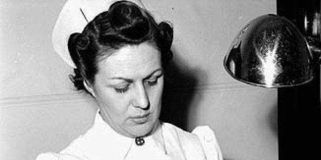 <b>Title / Titre :</b>
Female nurse Cecile Dumas bathes and dresses workman Tom Heard's eye at the Arvida Aluminum Company o