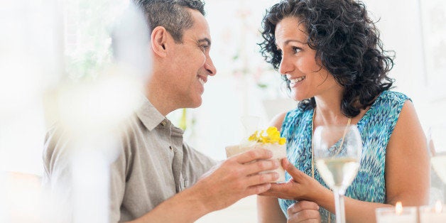 USA, New Jersey, Jersey City, Couple celebrating anniversary in restaurant