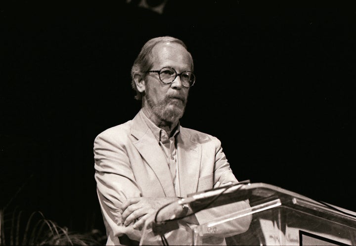 Description 1 en:Elmore Leonard | Elmore Leonard , en:Miami Book Fair International | Miami Book Fair International , 1989 |