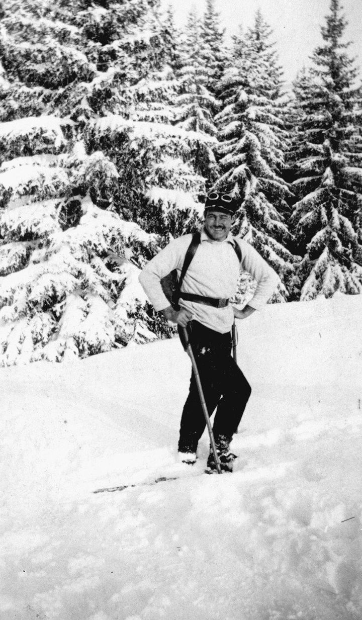 Description en:Ernest Hemingway | Ernest Hemingway skiing. en:Gstaad | Gstaad , Switzerland. On reverse typed: "This is to re-assure you ... 