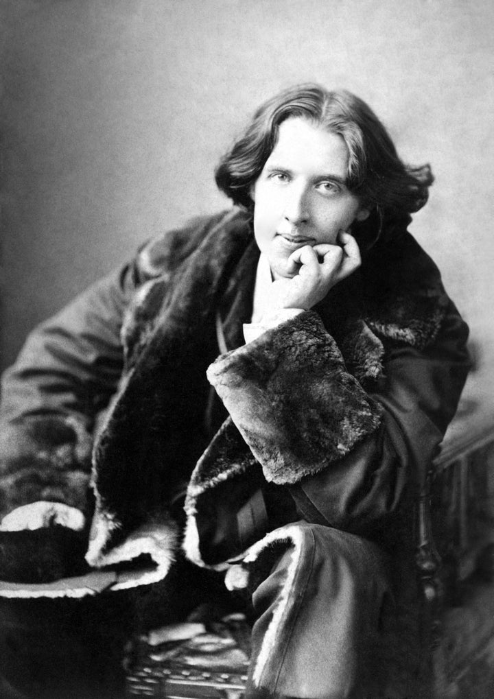 Description Oscar Wilde in his favourite coat. New York. | Source http://www. poems. net. au/images/oscar-wilde-portrait1. jpg poems. ...