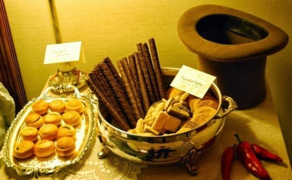 <a href="http://www.wired.com/geekmom/2011/03/welcome-to-steampunk-week/" target="_blank">Here, for example is a steampunk sp