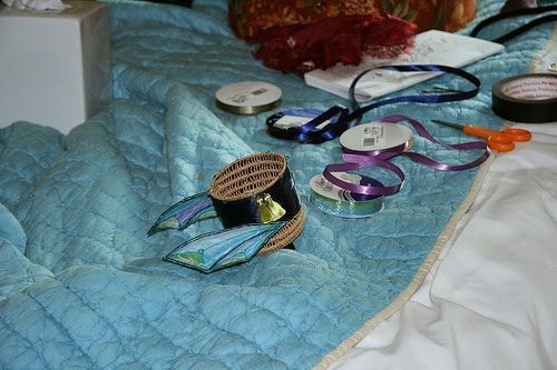 <a href="http://www.randomtuesdays.com/diy-hot-air-balloon-decoration/" target="_blank">Here's a DIY on how to turn a paper l