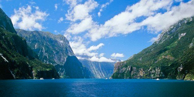 NEW ZEALAND - SEPTEMBER 29: Milford Sound, Fiordland National Park, Te Wahipounamu (UNESCO World Heritage List, 1990), South Island, New Zealand. (Photo by DeAgostini/Getty Images)