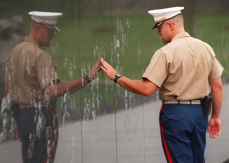 Robert Jones, a US Marine Chief Warrant Officer, l