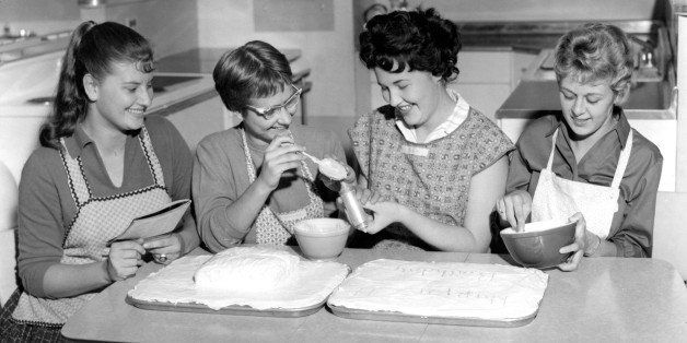 Girls decorating cake in home economics class, late 1950s or early 1960s. (Photo by Mark Jay Goebel/Getty Images)
