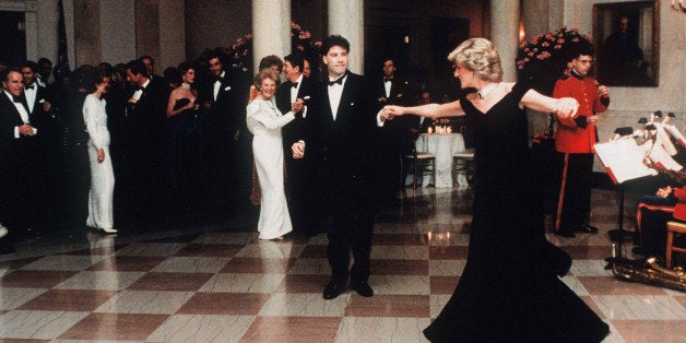 WASHINGTON, UNITED STATES - NOVEMBER 09: Diana, Princess Of Wales, watched by President Ronald Reagan and wife Nancy, dances with John Travolta at the White House, USA on November 9, 1985. Diana is wearing a midnight blue velvet dress by designer Victor Edelstein. (Photo by Anwar Hussein/WireImage) 