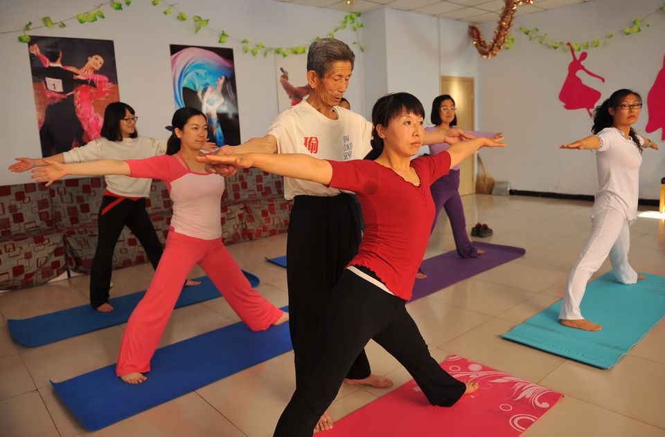 This 84-Year-Old Can Do Yoga Like Nobody's Business | HuffPost Post 50