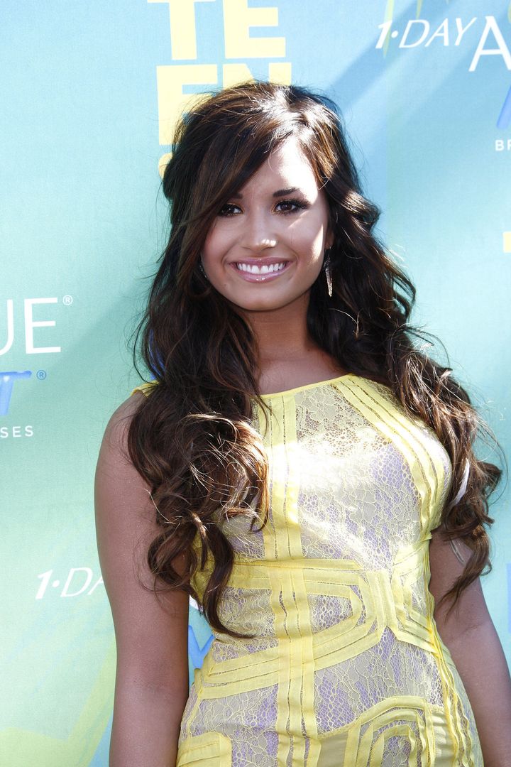 LOS ANGELES - AUG 7: Demi Lovato arrives at the 2011 Teen Choice Awards held at Gibson Amphitheatre on August 7, 2011 in Los Angeles, California