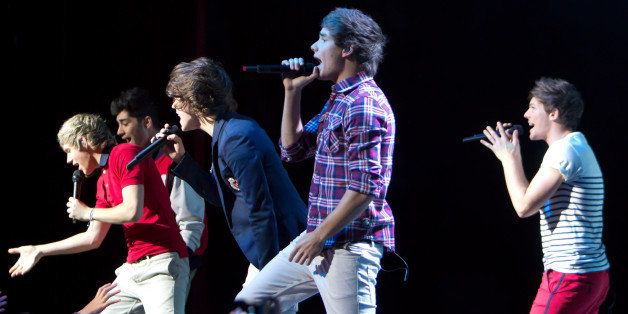 DETROIT, MI - JUNE 01: Band Memebers of One Direction performs at Fox Theatre on June 1, 2012 in Detroit, Michigan. (Photo by Scott Legato/Getty Images)