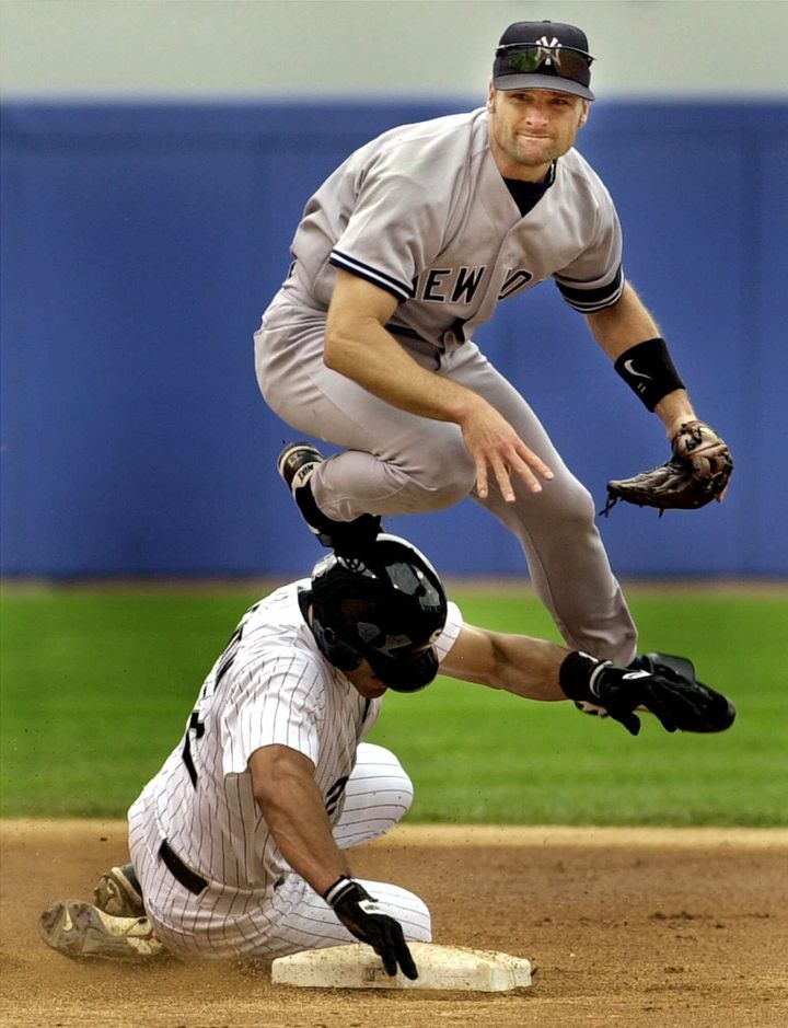 Yankees move Knoblauch to left
