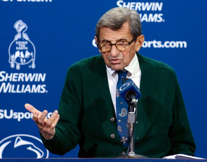 how long did joe paterno coach - Ilustrasi 2