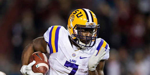 FAYETTEVILLE, AR - NOVEMBER 12: Leonard Fournette #7 of the LSU Tigers runs the ball during a game against the Arkansas Razorbacks at Razorback Stadium on November 12, 2016 in Fayetteville, Arkansas. The Tigers defeated the Razorbacks 38-10. (Photo by Wesley Hitt/Getty Images)