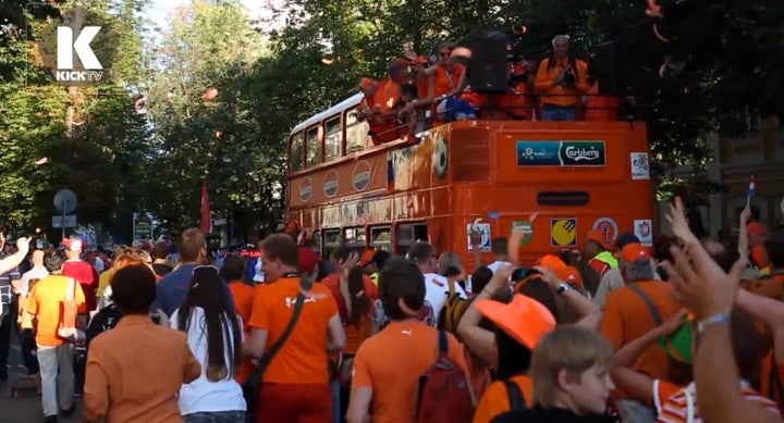 KICKTV Euro Trip 2012: On the Dutch Bus: Holland Fans Parade INSANITY ...