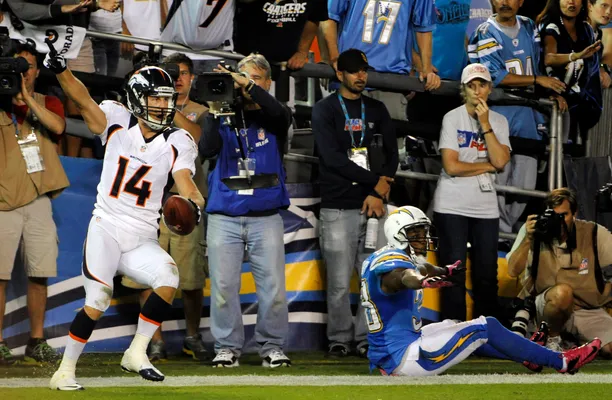 Broncos' Eric Decker tackled by San Diego turf monster (VIDEO)