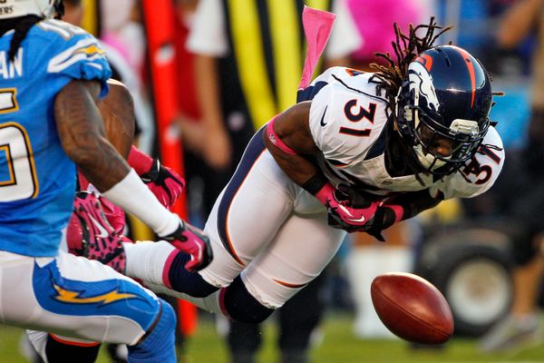 Broncos' Eric Decker tackled by San Diego turf monster (VIDEO)