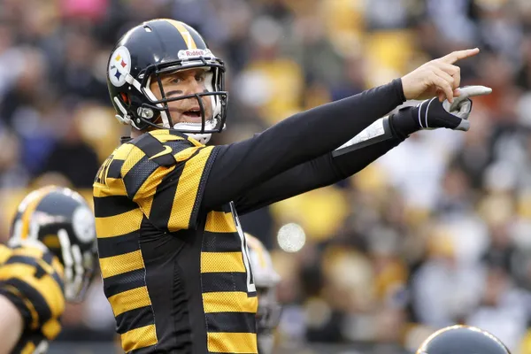 Pittsburgh Steelers react to 'bumblebee' uniforms