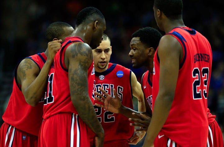 KANSAS CITY, MO - MARCH 22: Marshall Henderson #22 of the Ole Miss Rebels and team huddle together in the second half against