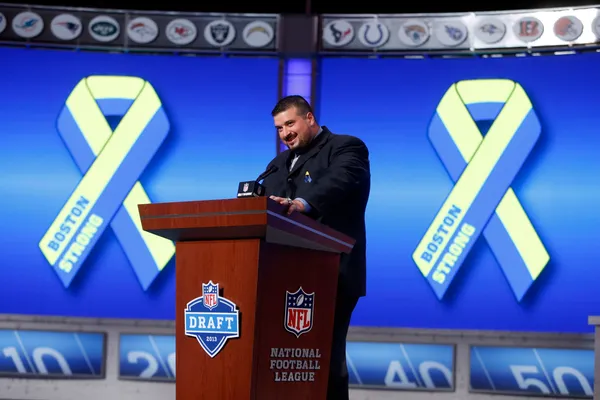 NFL honors Joe Andruzzi for Marathon role - The Boston Globe