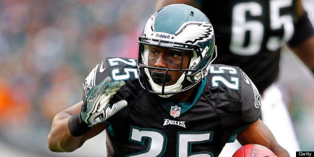 PHILADELPHIA, PA - OCTOBER 28: Running back LeSean McCoy #25 of the Philadelphia Eagles looks for room to run against the Atlanta Falcons during the first half in a game at Lincoln Financial Field on October 28, 2012 in Philadelphia, Pennsylvania. The Falcons defeated the Eagles 30-17. (Photo by Rich Schultz /Getty Images)