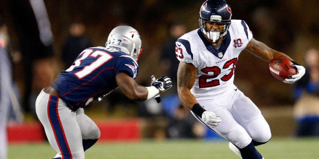 FOXBORO, MA - JANUARY 13: Arian Foster #23 of the Houston Texans runs with the ball against Alfonzo Dennard #37 of the New England Patriots during the 2013 AFC Divisional Playoffs game at Gillette Stadium on January 13, 2013 in Foxboro, Massachusetts. (Photo by Jim Rogash/Getty Images)