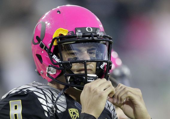 Oregon to wear pink helmets, cleats, gloves vs. Washington St.