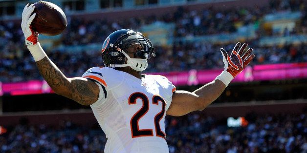 LANDOVER, MD - OCTOBER 20: Matt Forte #22 of the Chicago Bears celebrates after scoring a touchdown in the first quarter against the Washington Redskins during an NFL game at FedExField on October 20, 2013 in Landover, Maryland. (Photo by Patrick McDermott/Getty Images)