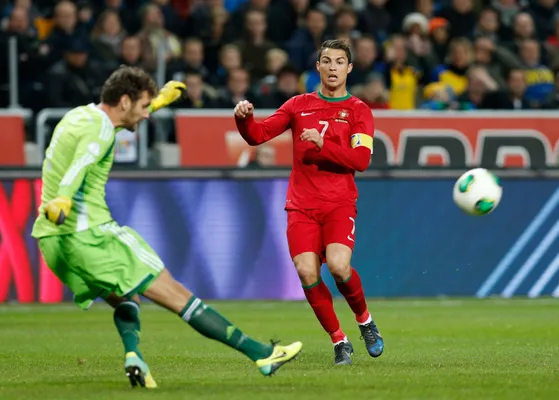 Ronaldo's Hat Trick In World Cup Qualifying Playoff Even Had Zlatan  Ibrahimovic Applauding (GIF/VIDEO)