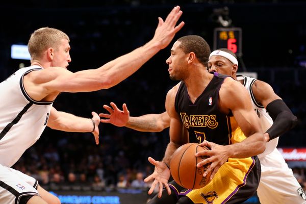 Lakers' Black 'Hollywood Nights' Uniforms Debut In Brooklyn