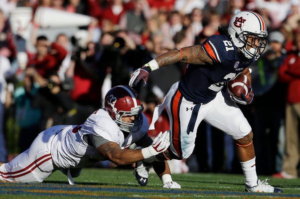 Auburn's Chris Davis is in the middle of another big play - Los