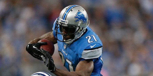 DETROIT, MI - OCTOBER 27: Reggie Bush #21 of the Detroit Lions tries to get around the tackle of Brandon Carr #39 of the Dallas Cowboys during a fourth quarter run at Ford Field on October 27, 2013 in Detroit, Michigan. Detroit won the game 31-30.(Photo by Gregory Shamus/Getty Images)