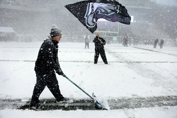 Winter storm forces Philadelphia Eagles and Detroit Lions to play in  blizzard-like conditions