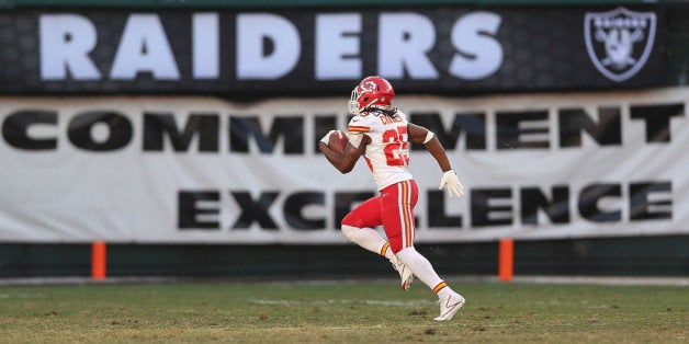 OAKLAND, CA - DECEMBER 15: Jamaal Charles #25 of the Kansas City Chiefs runs for a touchdown against the Oakland Raiders at O.co Coliseum on December 15, 2013 in Oakland, California. (Photo by Jed Jacobsohn/Getty Images)