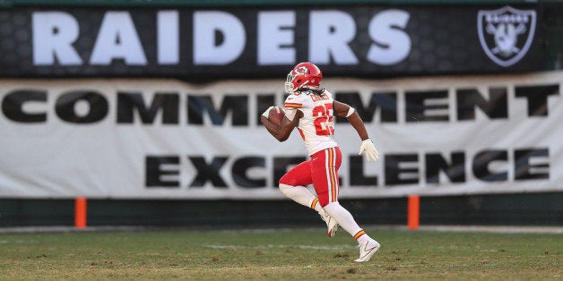 OAKLAND, CA - DECEMBER 15: Jamaal Charles #25 of the Kansas City Chiefs runs for a touchdown against the Oakland Raiders at O.co Coliseum on December 15, 2013 in Oakland, California. (Photo by Jed Jacobsohn/Getty Images)