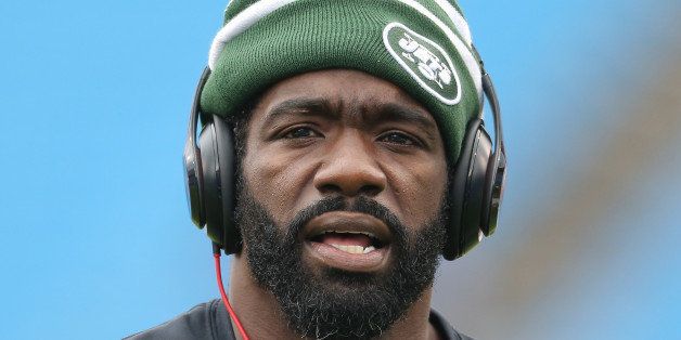 ORCHARD PARK, NY - NOVEMBER 17: Ed Reed #22 of the New York Jets warms up before NFL game action against the Buffalo Bills at Ralph Wilson Stadium on November 17, 2013 in Orchard Park, New York. (Photo by Tom Szczerbowski/Getty Images)